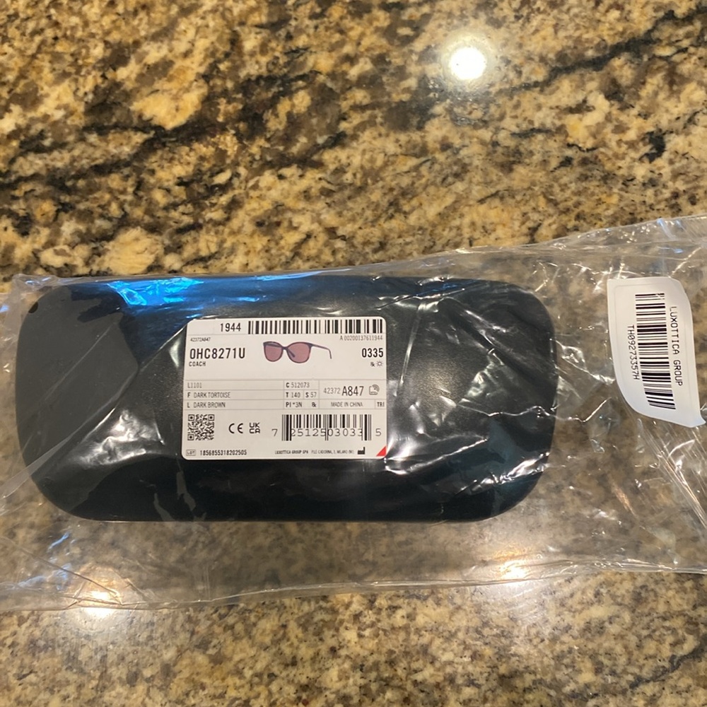 Coach Sunglasses NWT and Hard Case Included - Picture 5 of 7